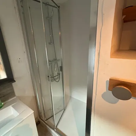 3 Pieces Sur Le Vieux Port, Plein Centre Apartment